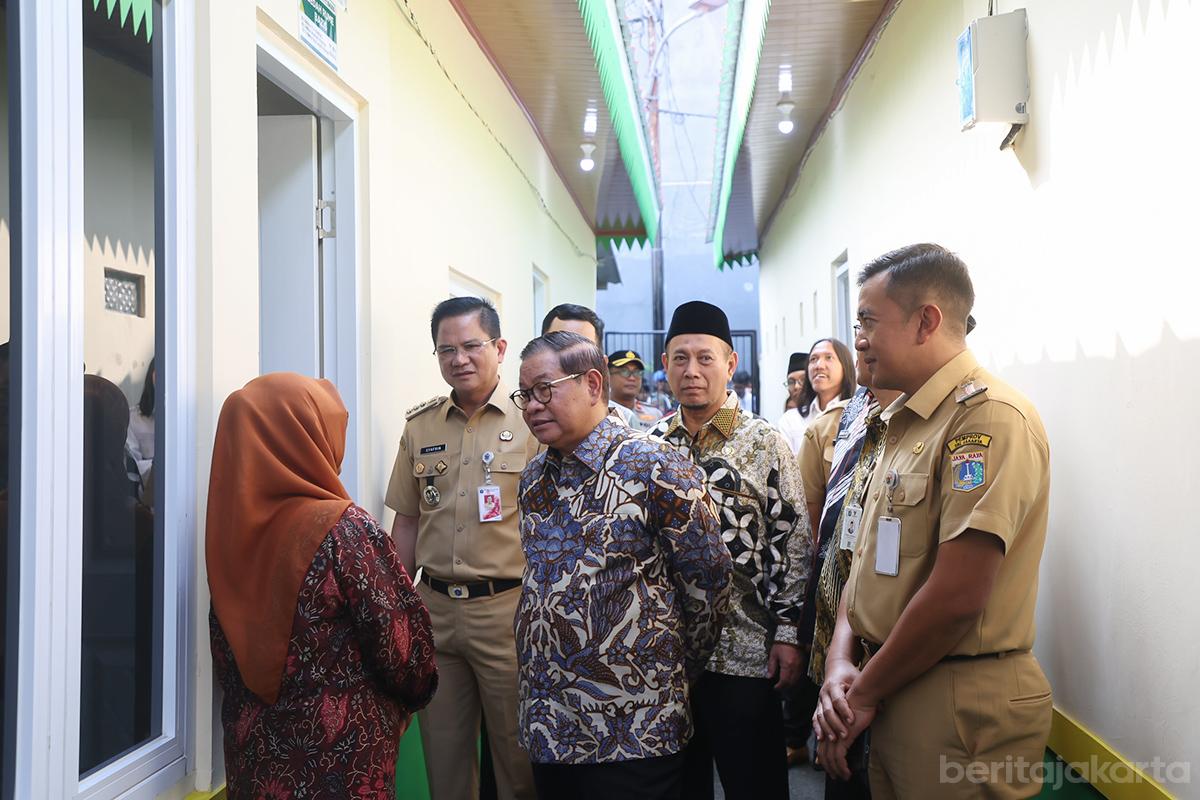 Gubernur pramono bedah rumah jaksel rezap2