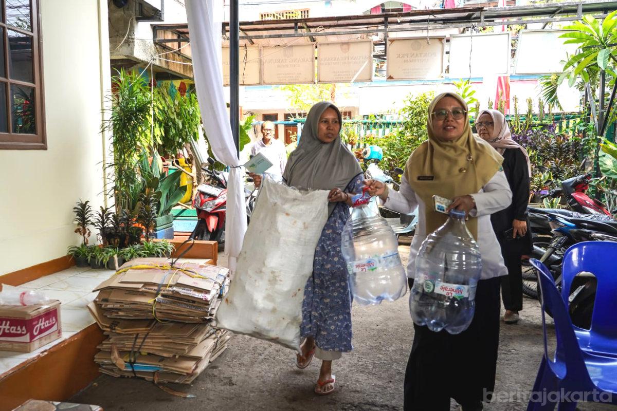 Ratusan Warga RW 08 Cempaka Baru Semakin Aktif Memilah Sampah Anorganik