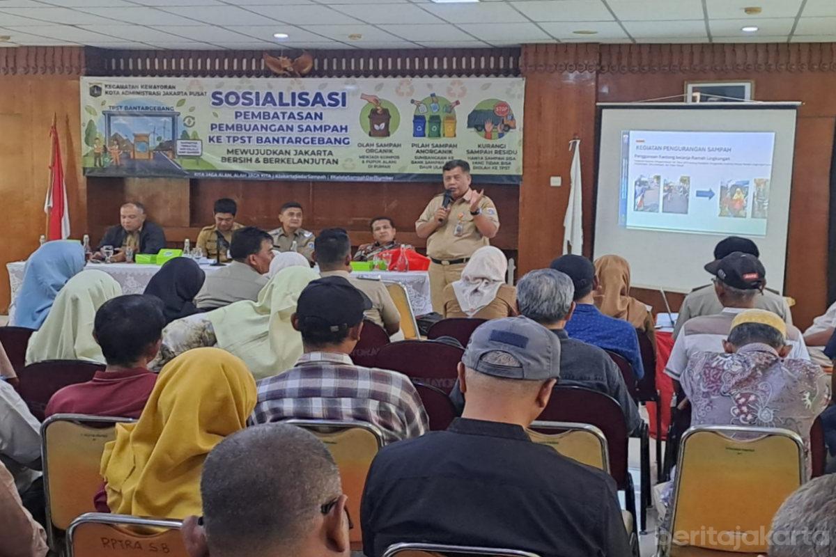 Ratusan Tokoh Masyarakat Kemayoran Ikut Sosialisasi Pembatasan Pembuangan Sampah ke Bantargebang