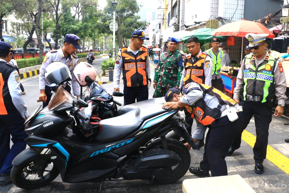 Penindakan Parkir Kawasan Glodok budi