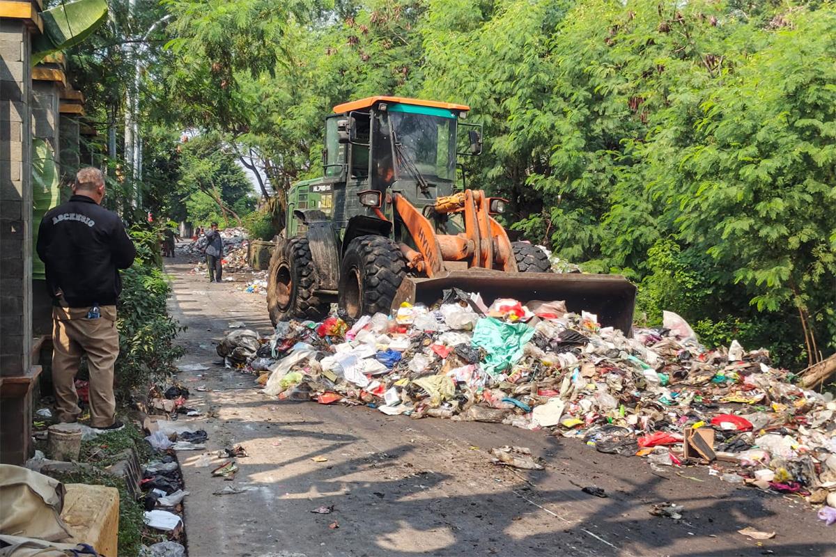 Pembersihan sampah cakung barat nur2