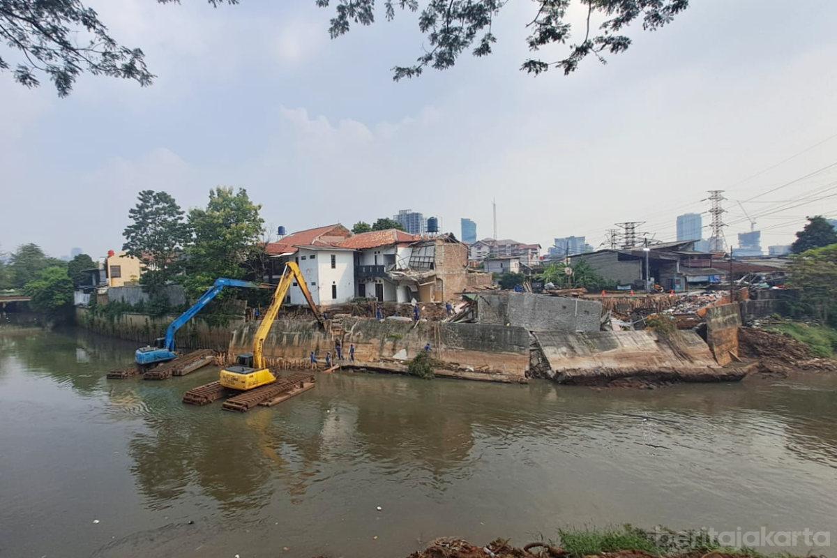 Pemkot Jakpus Gerak Cepat Tangani Longsor di Benhil