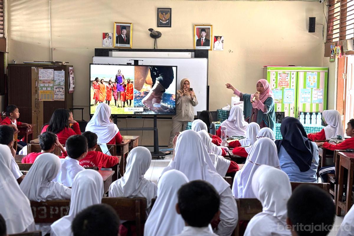 Sudinpusip jakut roadshow literasi anita