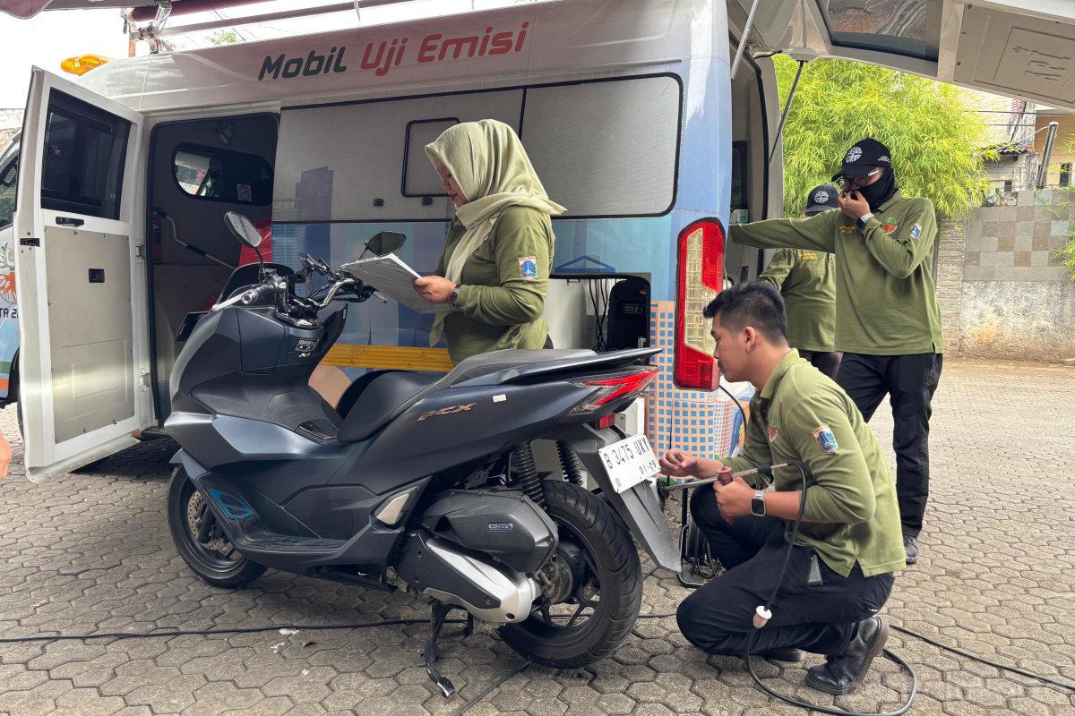 12 Sepeda Motor Tak Lolos Uji Emisi di Kantor Wali Kota Jakut