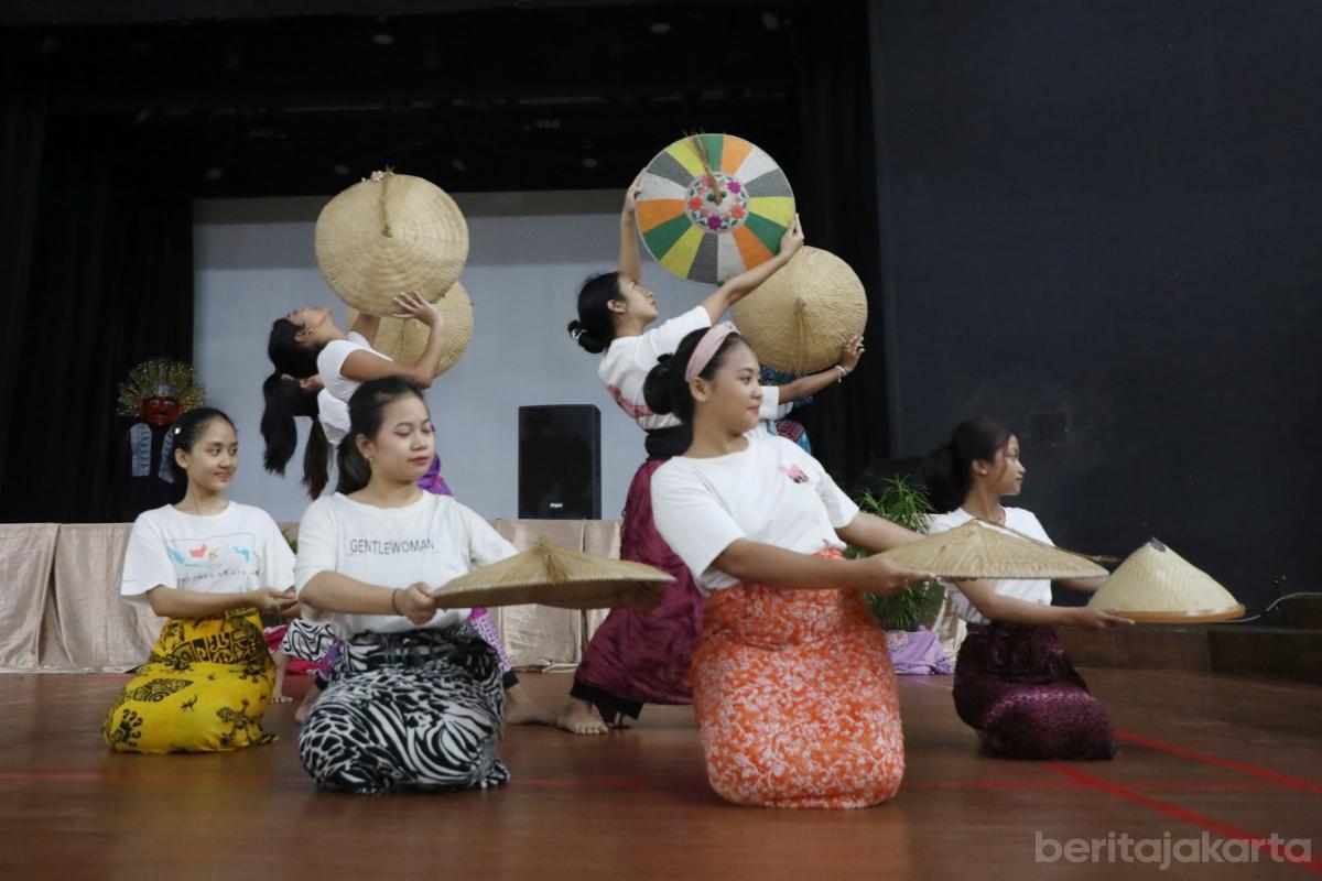 Pelatihan seni tari doc
