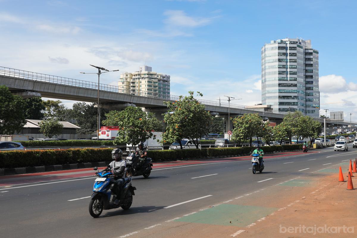 Cuaca cerah langit Jakarta jati