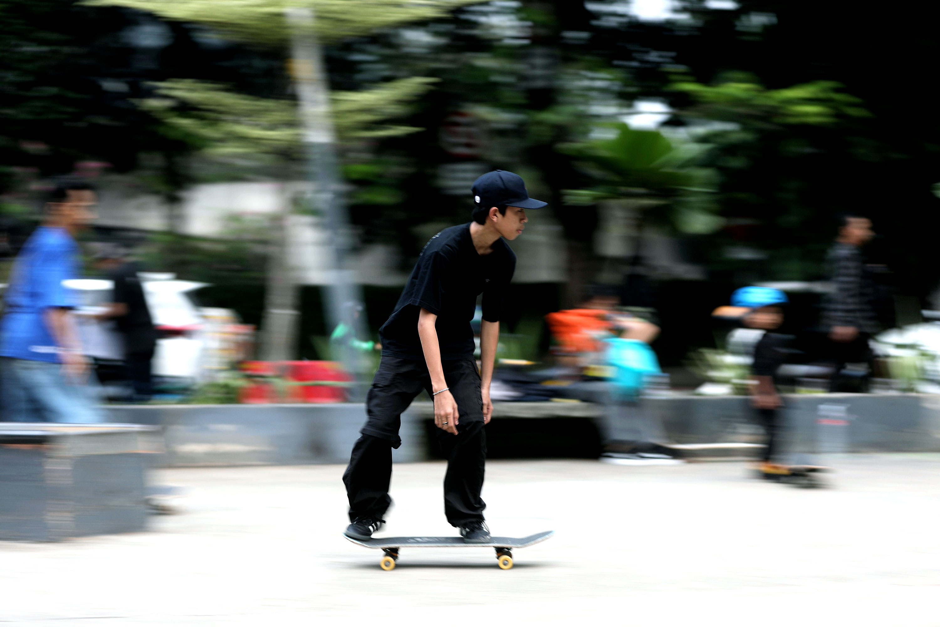 Personel Gabungan<br /> Bersihkan Saluran Air di Cibubur