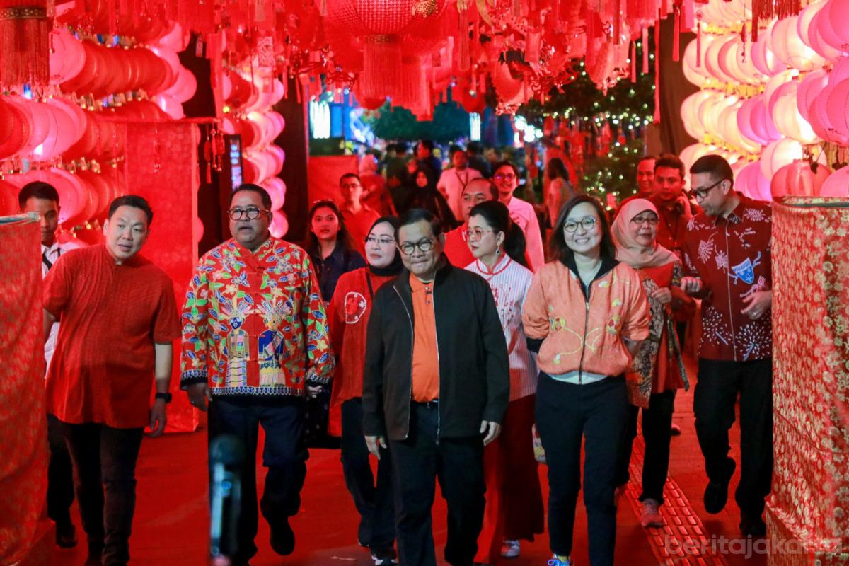 3 gub jakarta light festival imlek