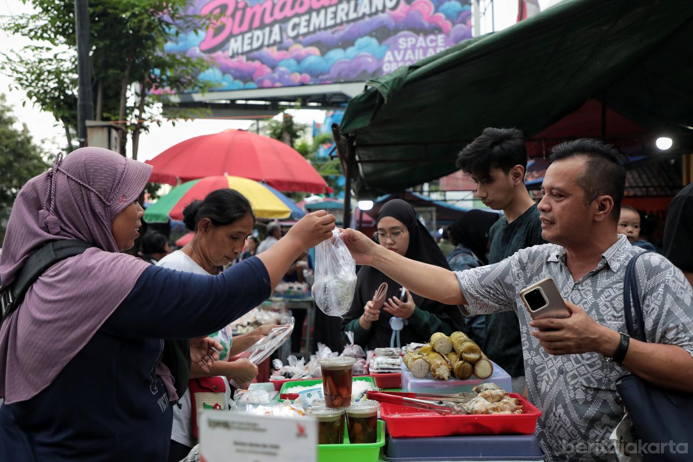 5.Berburu Hidangan Berbuka Puasa di Sentra Takjil Pasar Rawamangun
