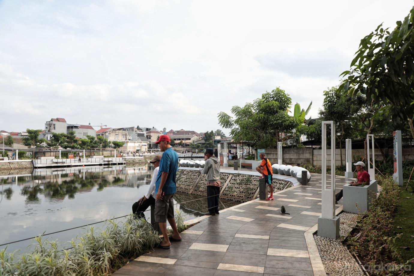 6.Ngabuburit di Embung Pekayon