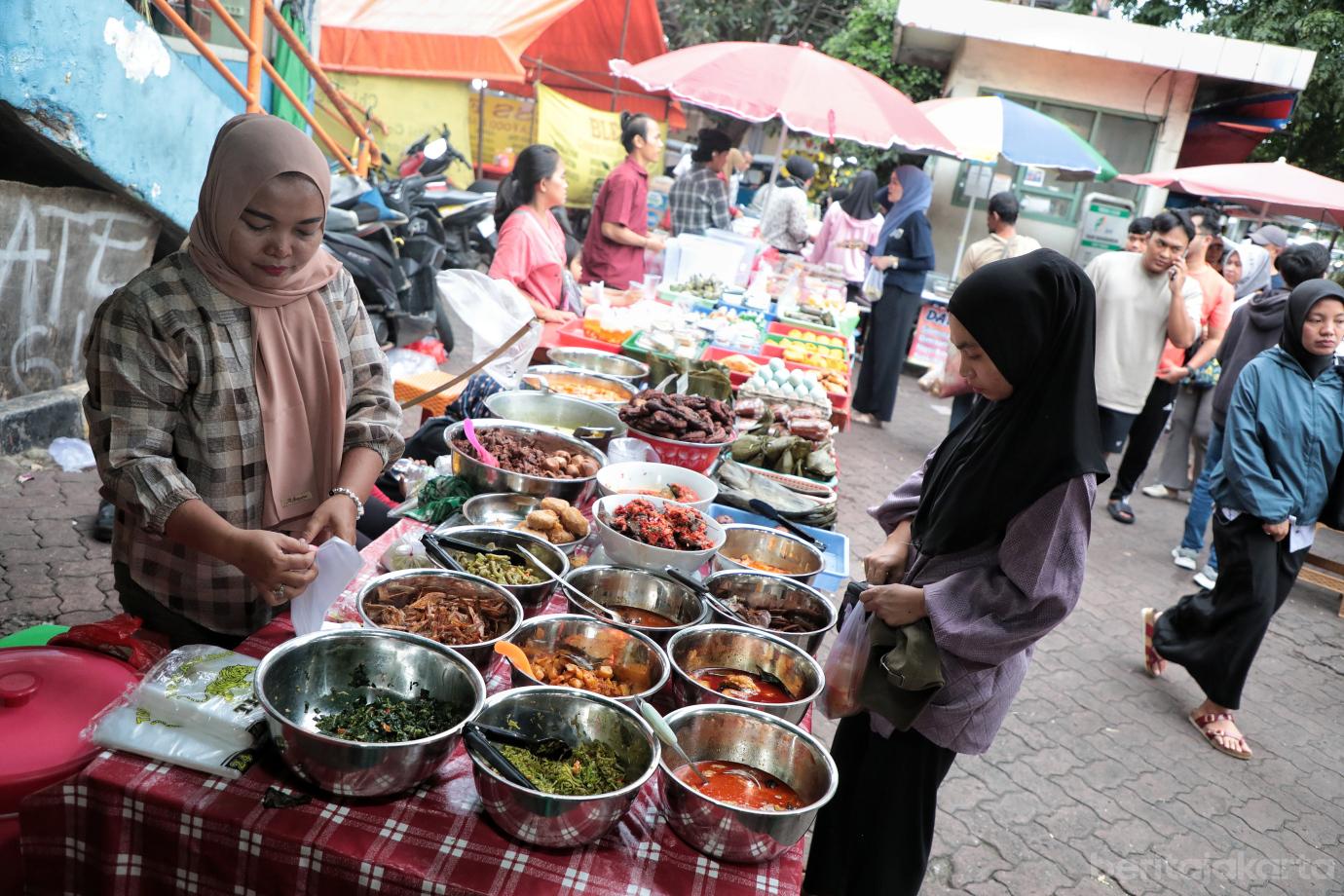 7.Berburu Hidangan Berbuka Puasa di Sentra Takjil Pasar Rawamangun
