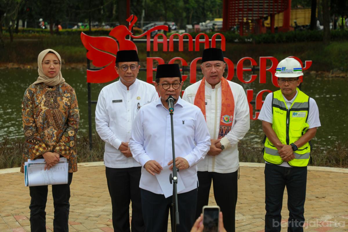 8 taman bendera tinjau