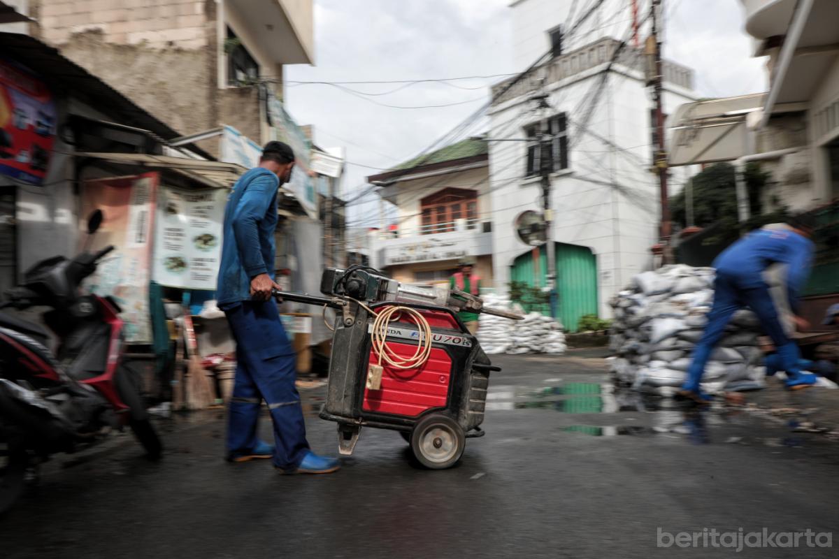 3.Satpel SDA Tanah Abang Perbaikan Saluran di Petamburan 