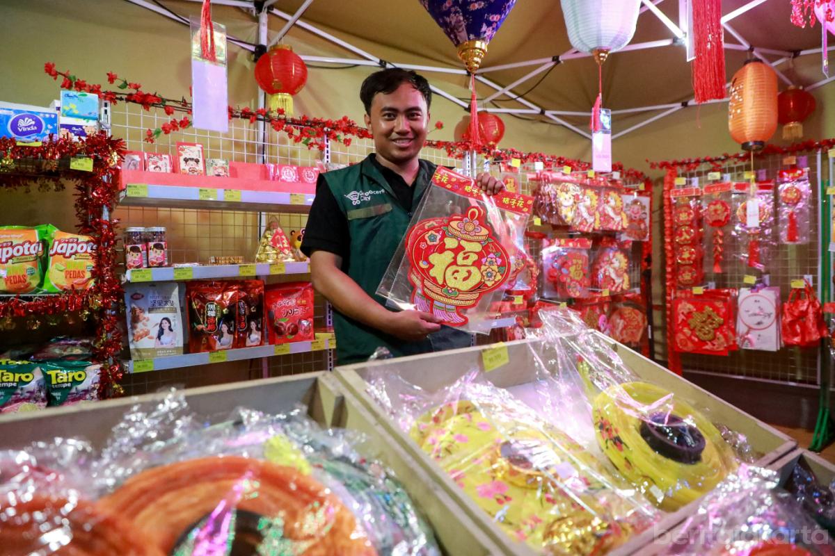 9 gub jakarta light festival imlek