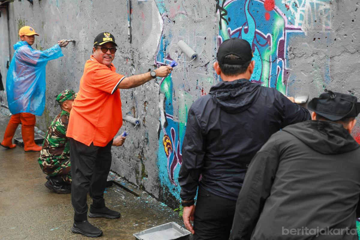 8wagub kerja bakti jaga jakarta