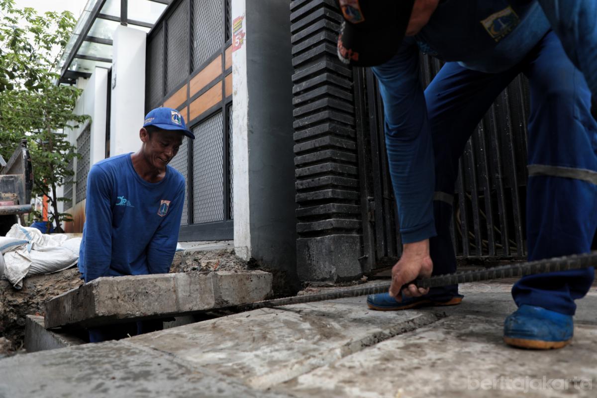 6.Satpel SDA Tanah Abang Perbaikan Saluran di Petamburan 