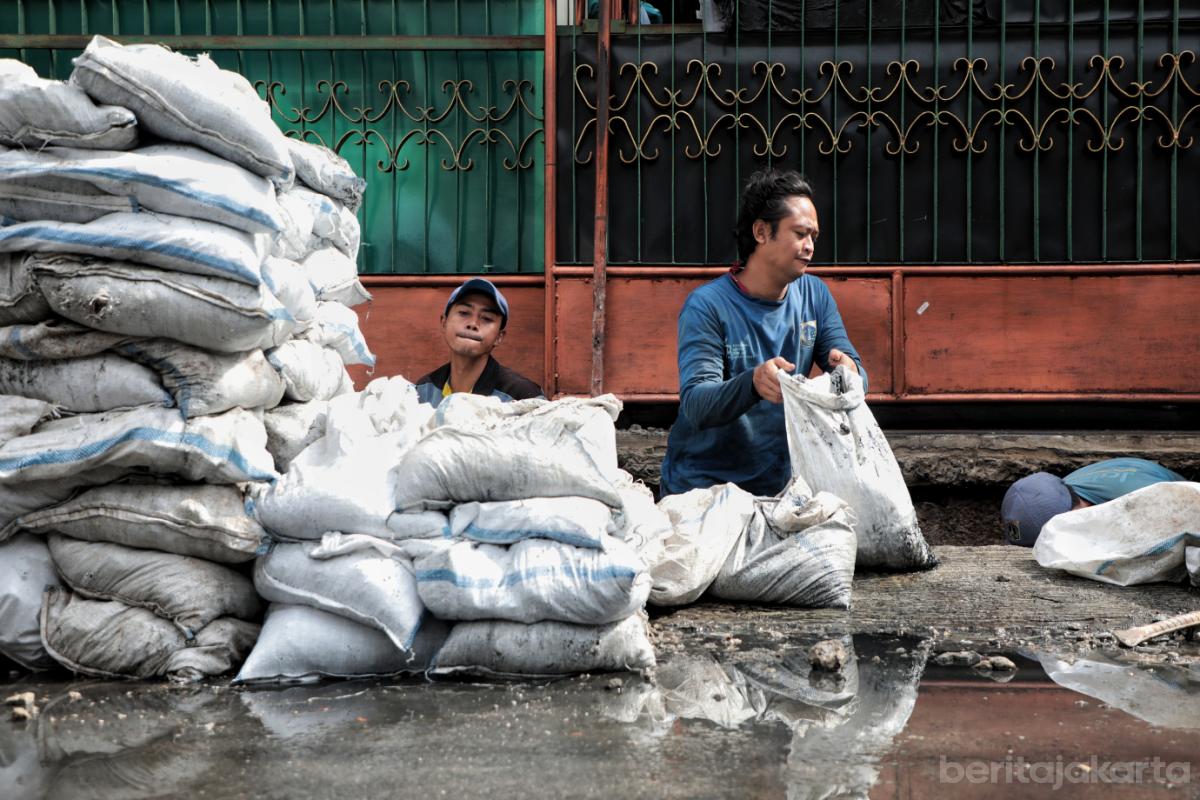 5.Satpel SDA Tanah Abang Perbaikan Saluran di Petamburan 