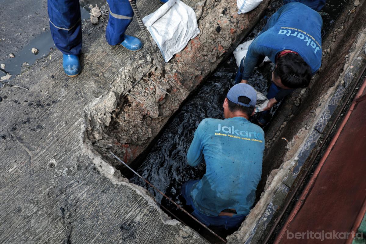 2.Satpel SDA Tanah Abang Perbaikan Saluran di Petamburan 