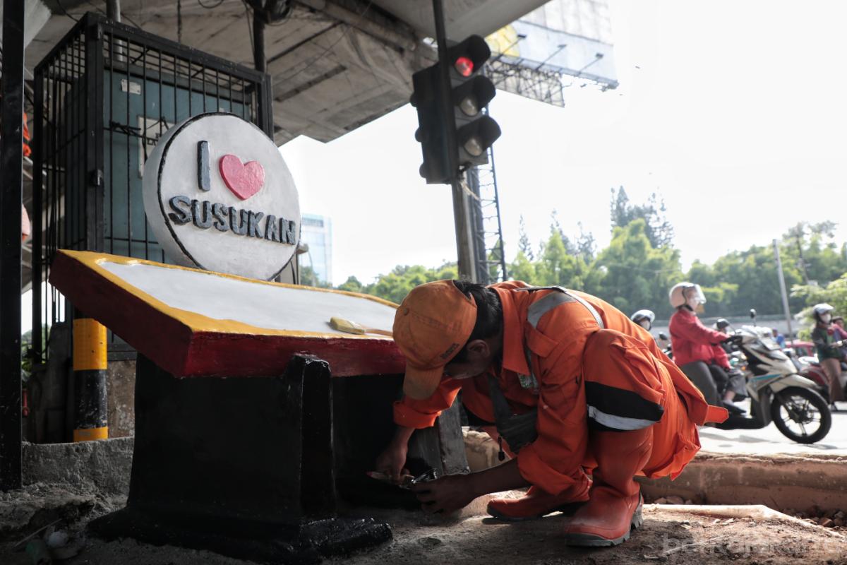 2.PPSU Susukan Percantik Kolong Flyover Pasar Rebo