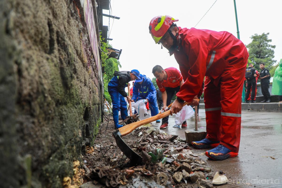 7wagub kerja bakti jaga jakarta