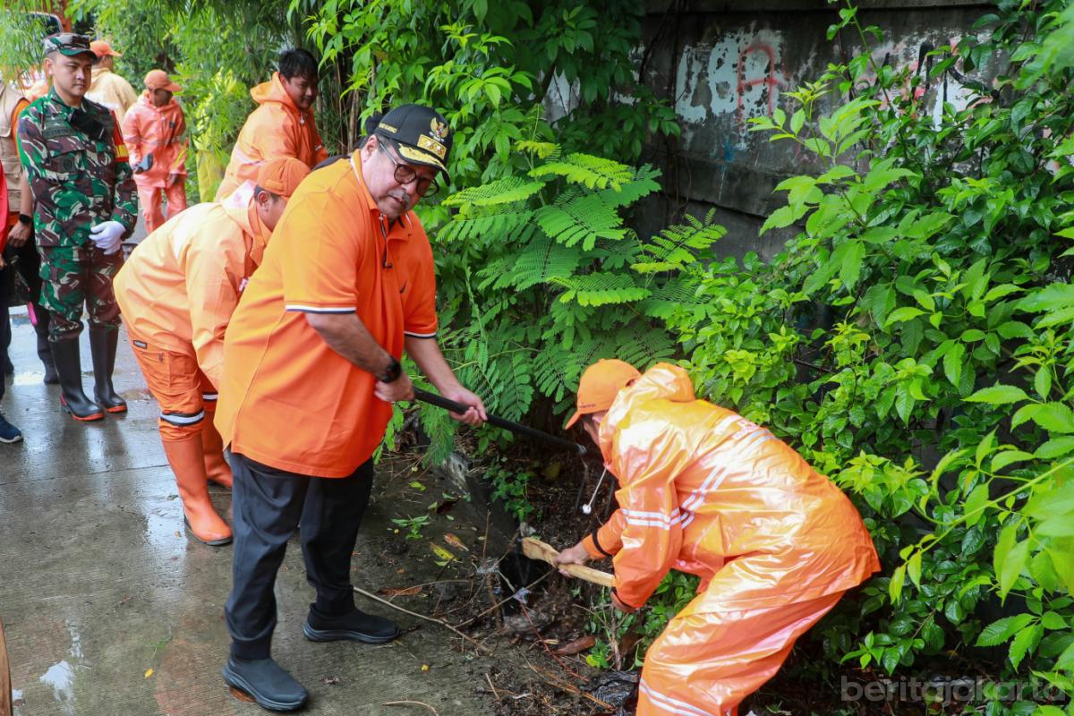 6wagub kerja bakti jaga jakarta