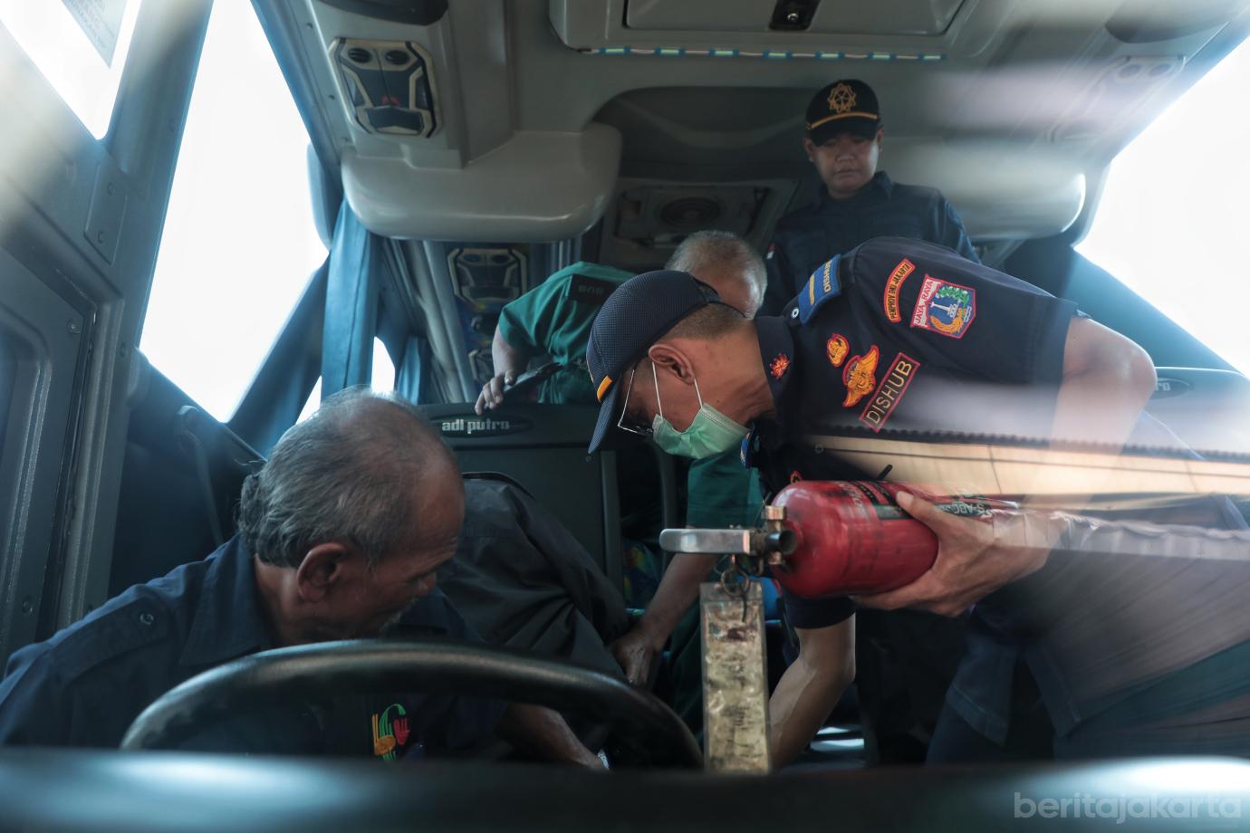 5.Ramcek Bus di Terminal Kampung Rambutan Jelang Angkutan Lebaran