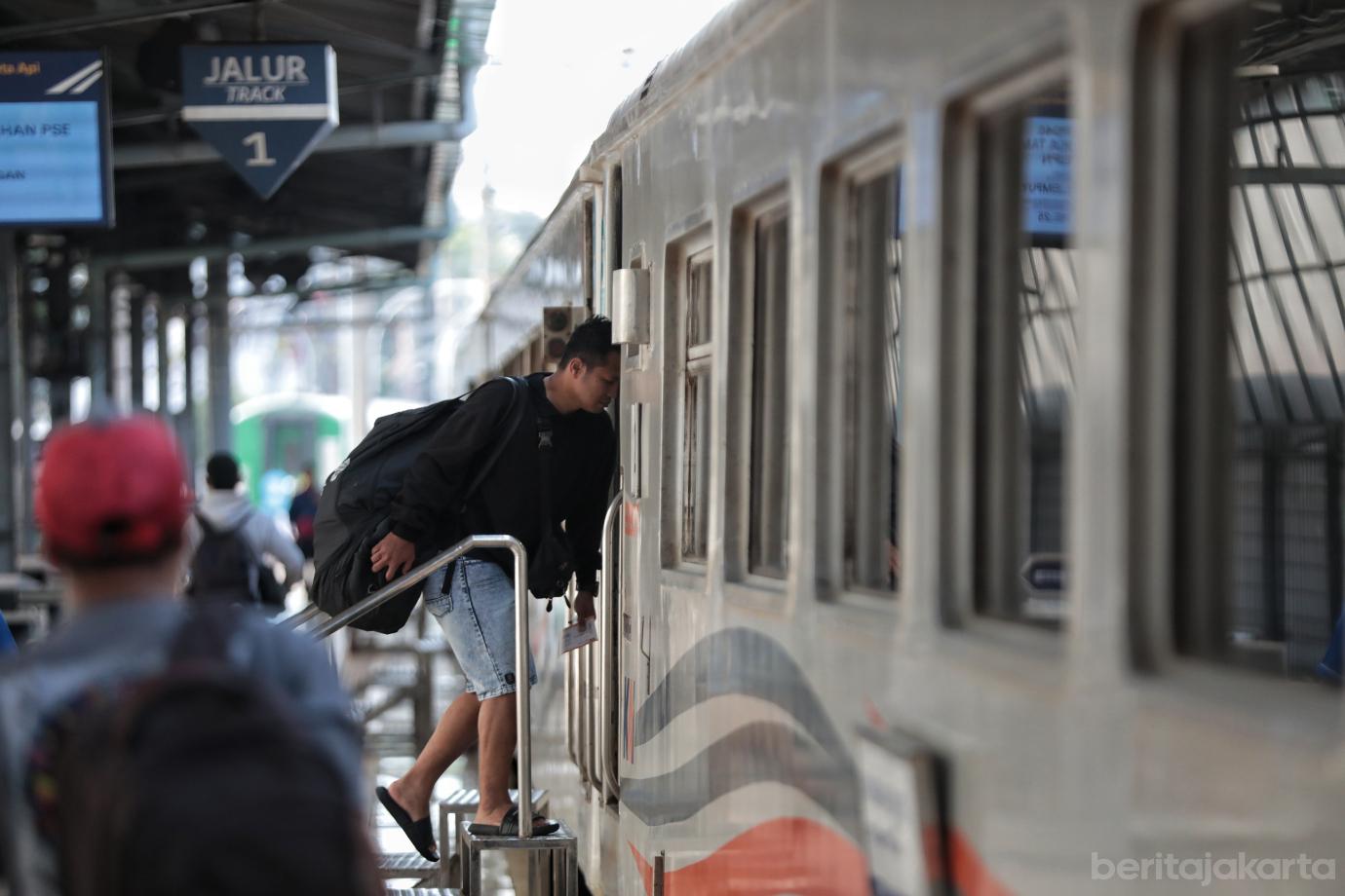 8.H 2 Mudik Lebaran 2026 di Stasiun Pasar Senen