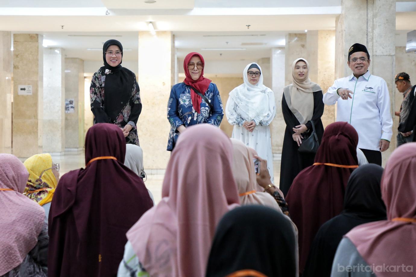 2.DWP DKI Bagikan Alquran di Masjid Istiqlal