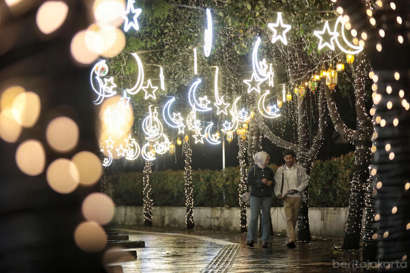 1.Jakarta Light Festival Ramadan di Bundaran HI 