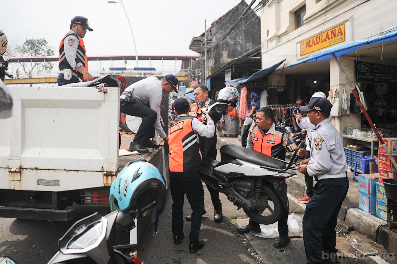 Razia Parkir Liar Jatinegara 6