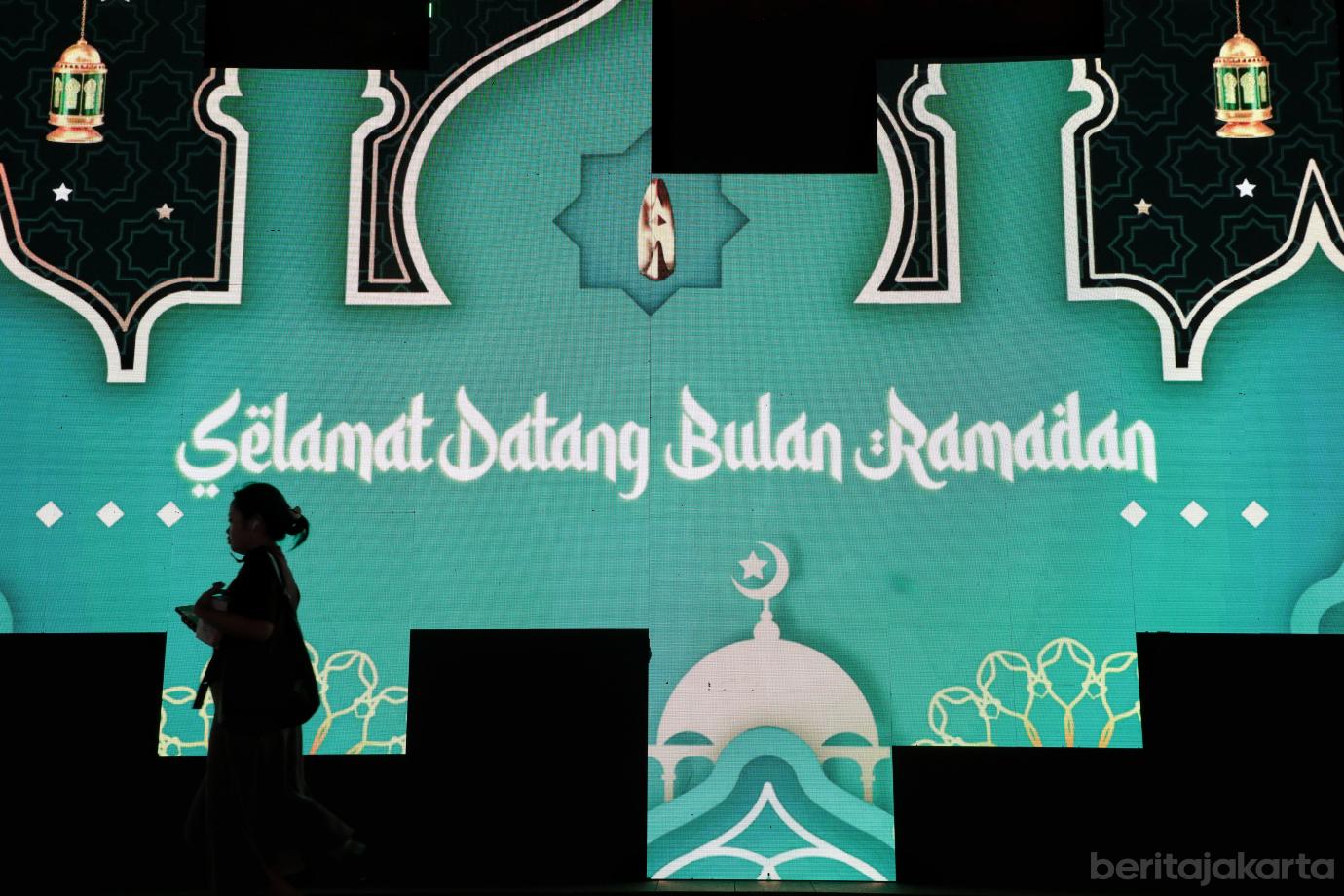 5.Jakarta Light Festival Ramadan di Bundaran HI 