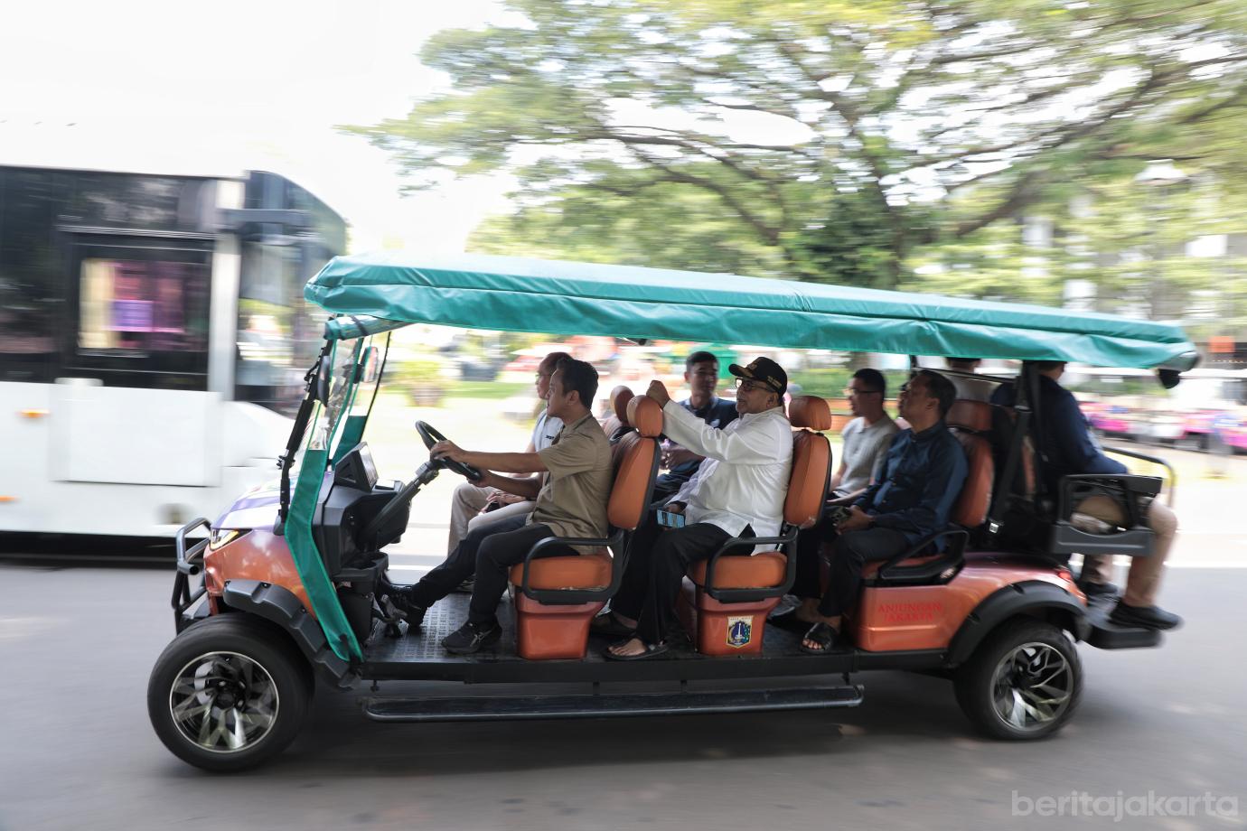 1.Tinjau Anjungan DKI Jakarta di TMII, Wagub Siapkan Revitalisasi Berbasis Digital