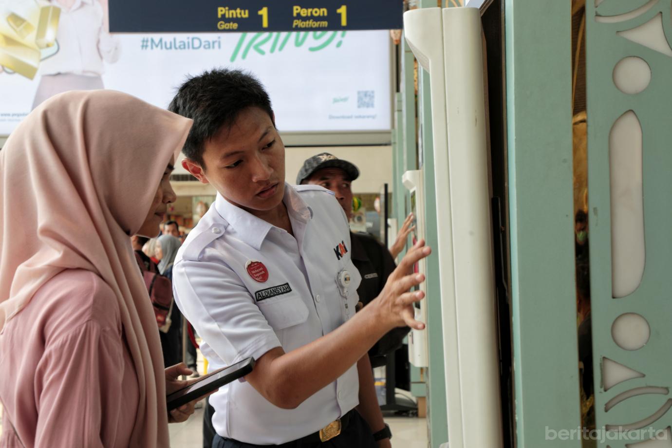 3.H 2 Mudik Lebaran 2026 di Stasiun Pasar Senen