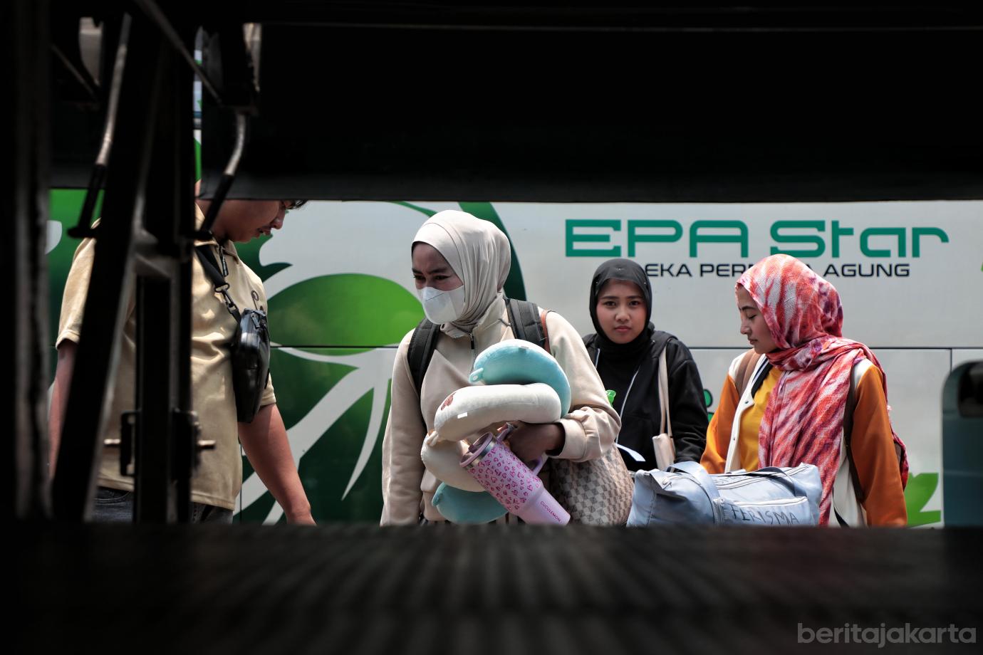 8.Arus Mudik H 3 Lebaran di Terminal Kampung Rambutan