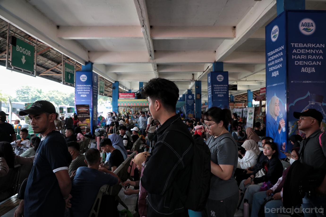 3.Arus Mudik H 3 Lebaran di Terminal Kampung Rambutan