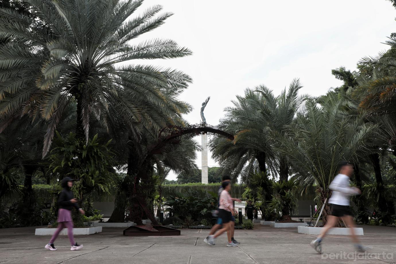 1.Ngabuburit Dengan Olahraga di Taman Lapangan Banteng