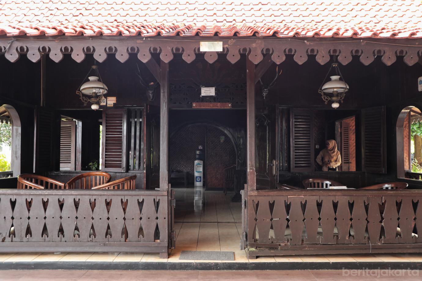 8.Tinjau Anjungan DKI Jakarta di TMII, Wagub Siapkan Revitalisasi Berbasis Digital