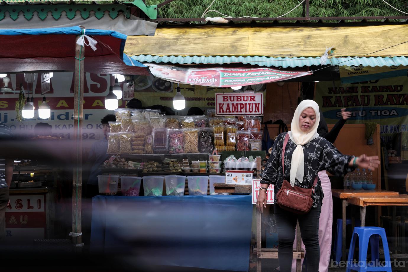 3.Berburu Santapan Buka Puasa Khas Sumatra Barat di Food  Street Kramat