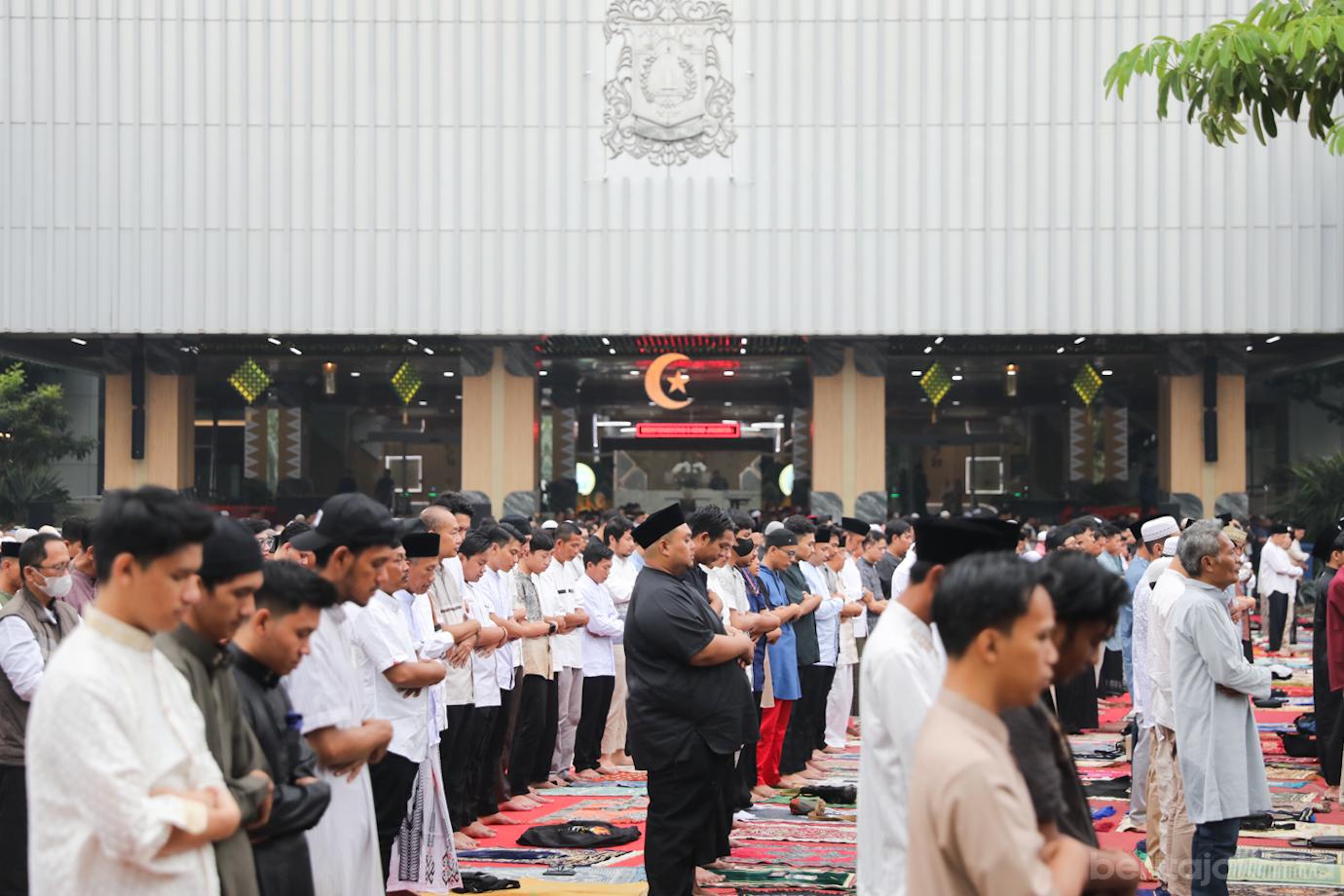 Salat Id Balai Kota 6