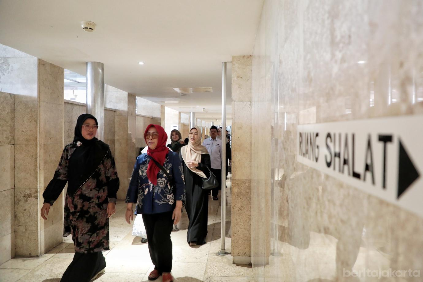 1.DWP DKI Bagikan Alquran di Masjid Istiqlal
