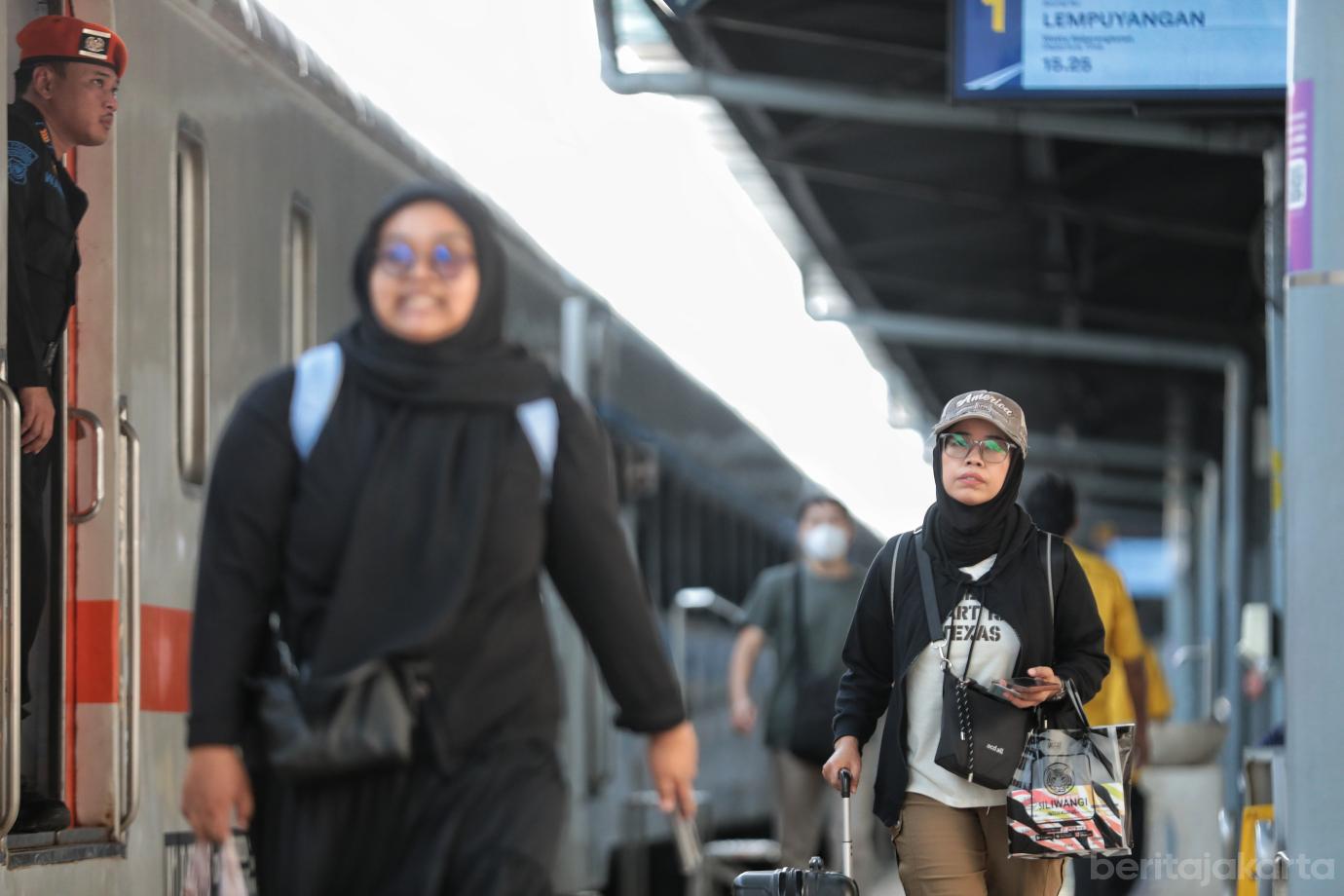 6.H 2 Mudik Lebaran 2026 di Stasiun Pasar Senen