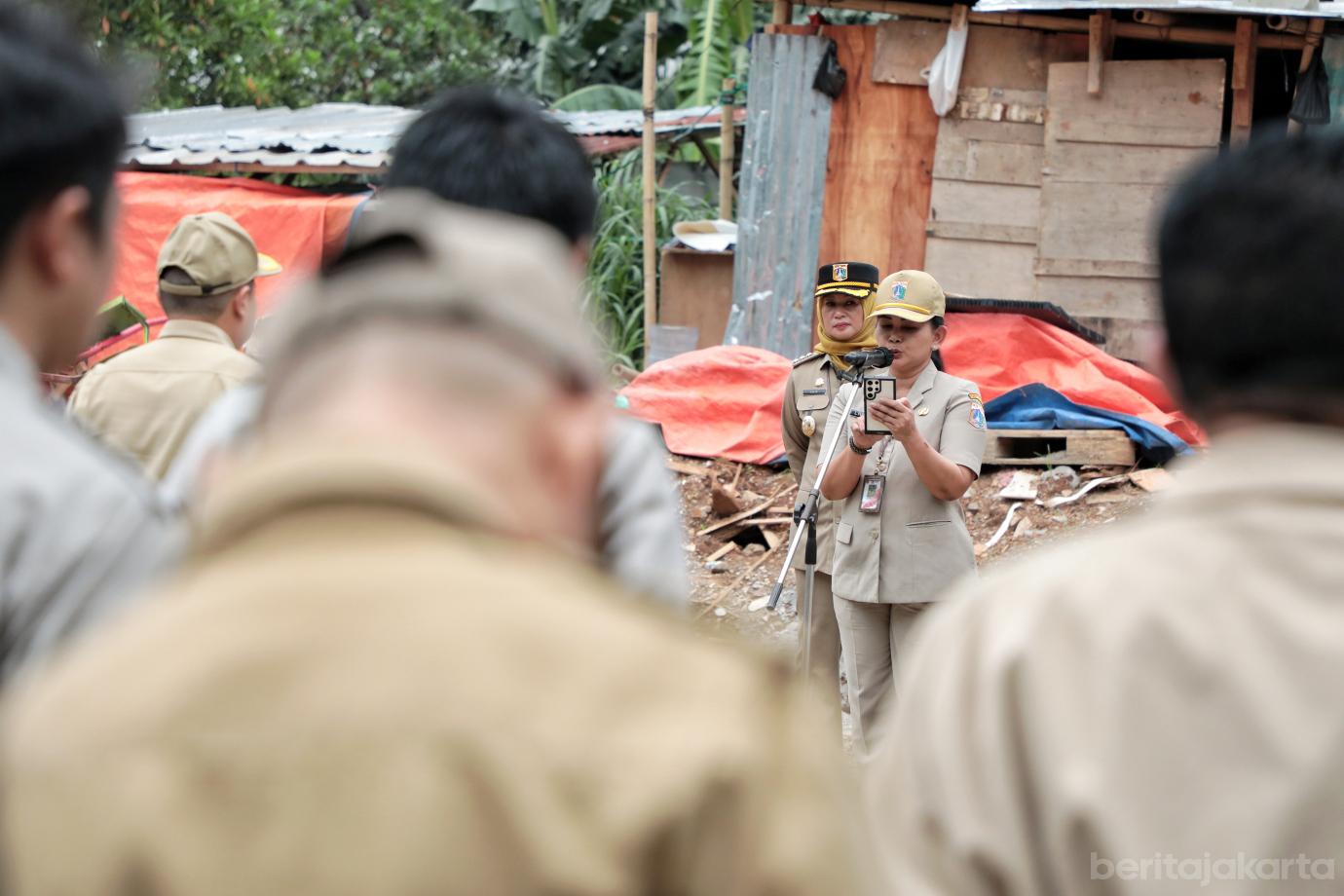 2.Pemkot Jakbar Segel Lapangan Padel MMT Kembangan