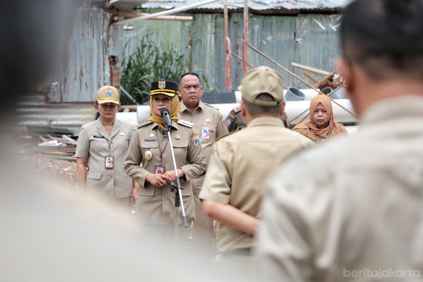 1.Pemkot Jakbar Segel Lapangan Padel MMT Kembangan