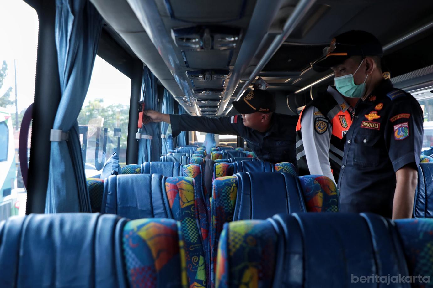 2.Ramcek Bus di Terminal Kampung Rambutan Jelang Angkutan Lebaran