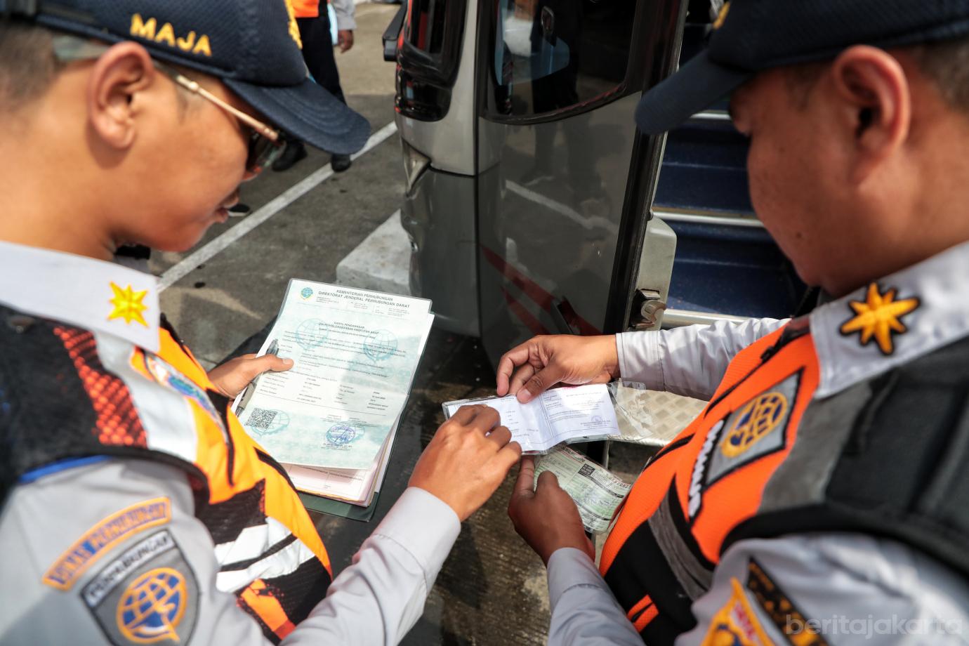 Ramcek Bus di Terminal Kampung Rambutan Jelang Angkutan Lebaran