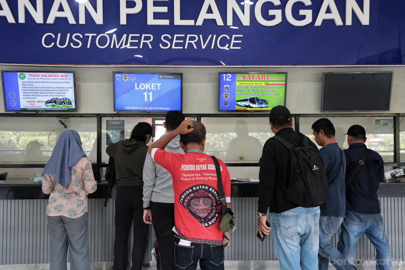 2.Arus Mudik H 3 Lebaran di Terminal Kampung Rambutan