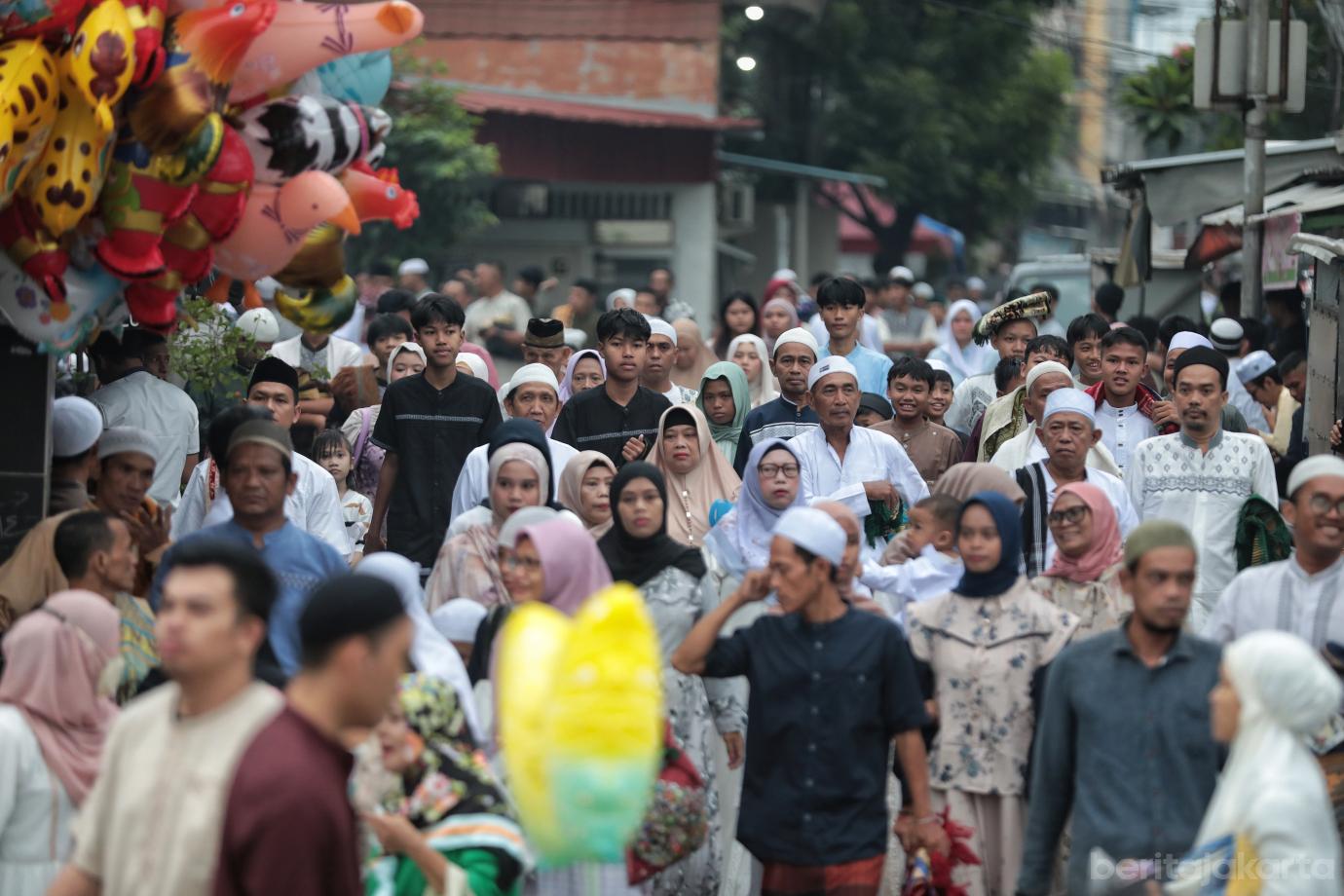 1.Shalat Idul Fitri di Jatinegara Wujud Toleransi Beragama