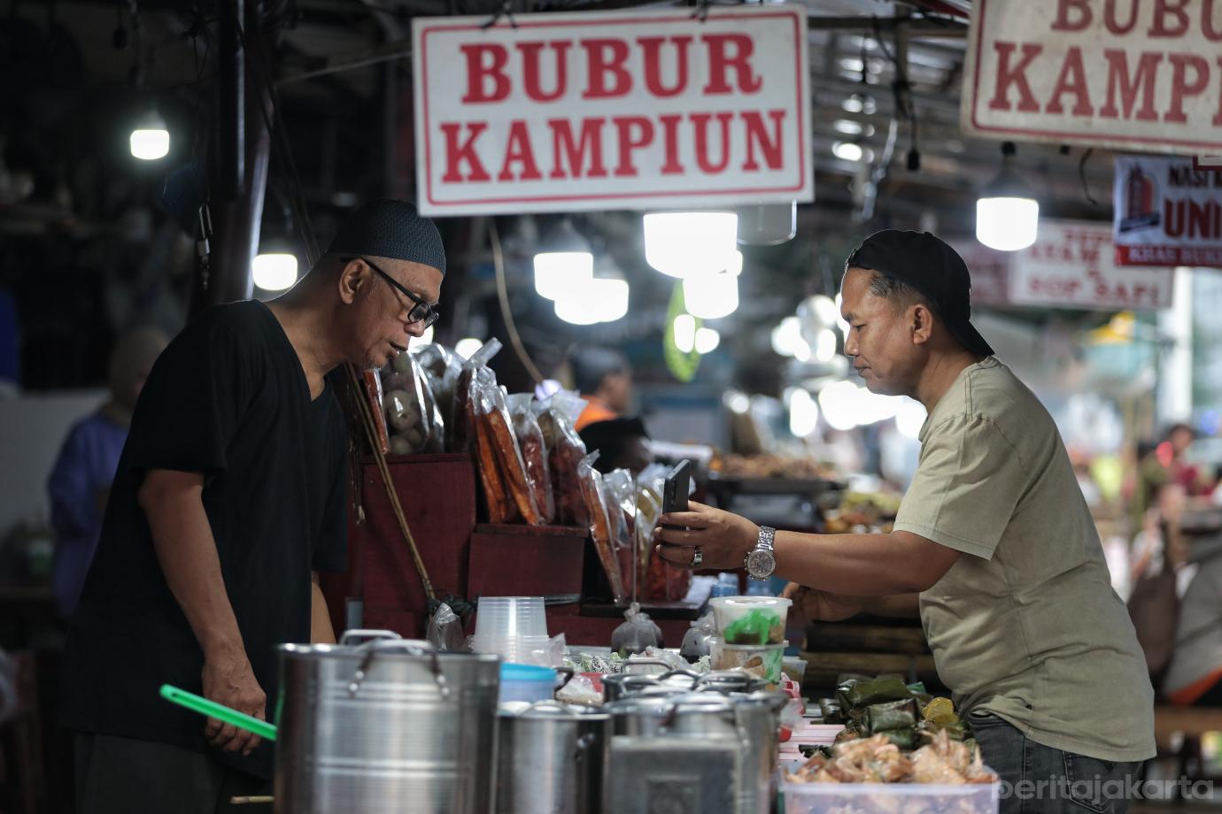 6.Berburu Santapan Buka Puasa Khas Sumatra Barat di Food  Street Kramat