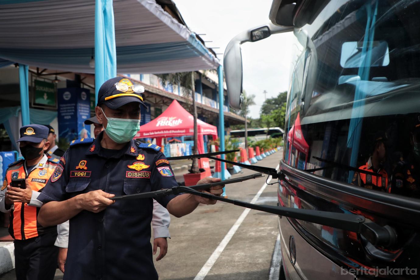 3.Ramcek Bus di Terminal Kampung Rambutan Jelang Angkutan Lebaran