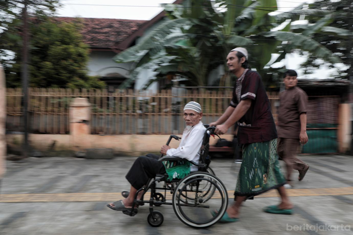 9.Shalat Idul Fitri di Jatinegara Wujud Toleransi Beragama